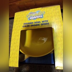 SpongeBob SquarePants Yellow Bowl With Color Changing Spoon Set 27 FL OZ